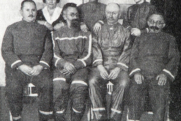 Gruppenfoto in schwarzweiß